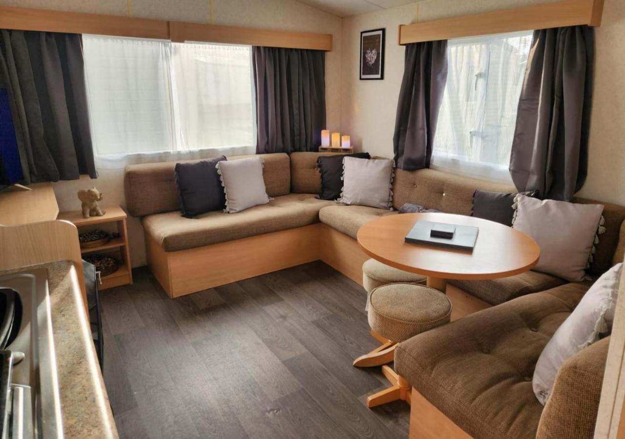 מלון ריל Comfy Caravan On Marine Park מראה חיצוני תמונה