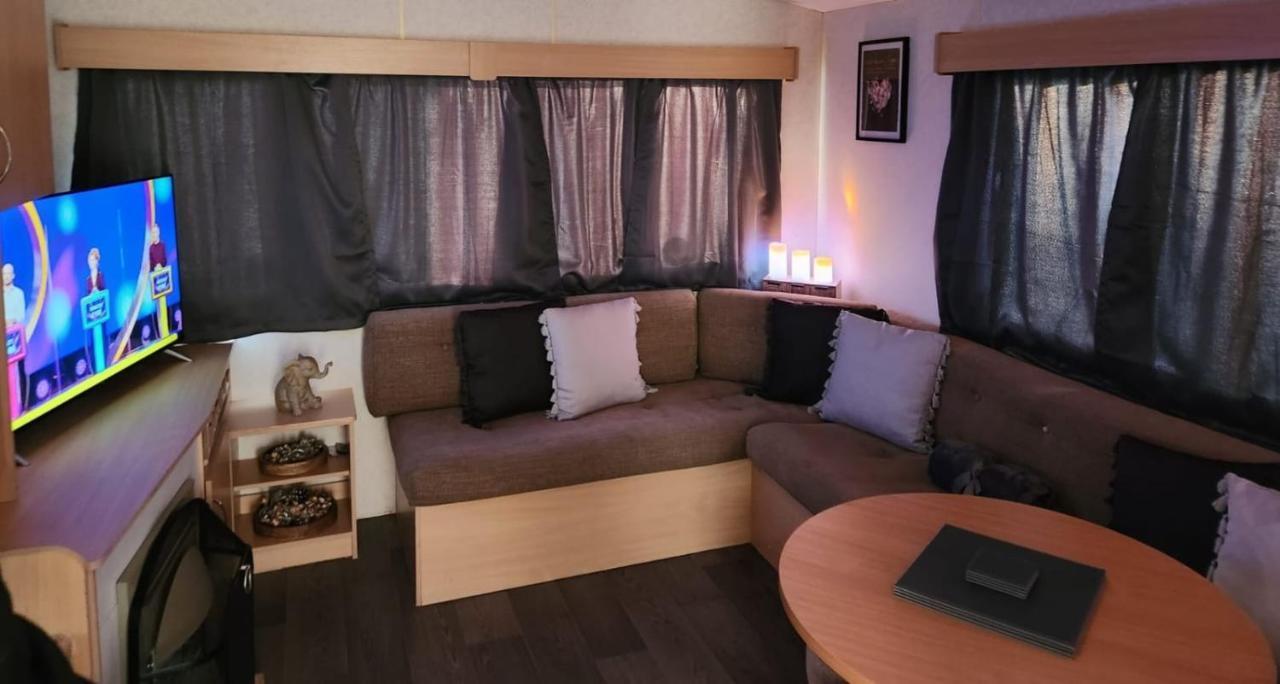 מלון ריל Comfy Caravan On Marine Park מראה חיצוני תמונה